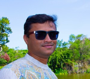 लेखक अमोल 